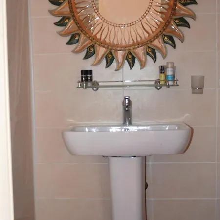 לינה וארוחת בוקר Smiling