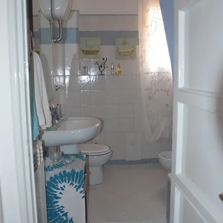 Smiling לינה וארוחת בוקר *