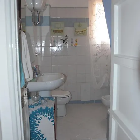 Smiling לינה וארוחת בוקר *