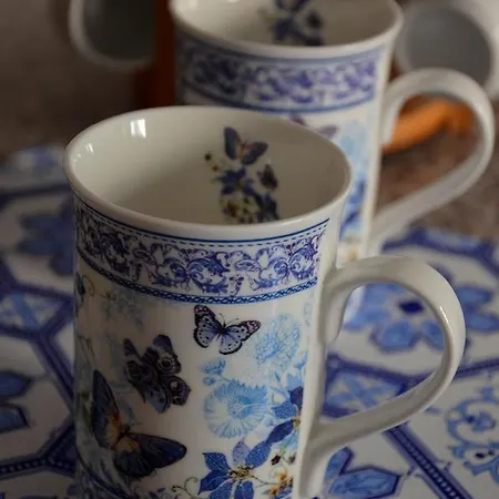 Smiling לינה וארוחת בוקר